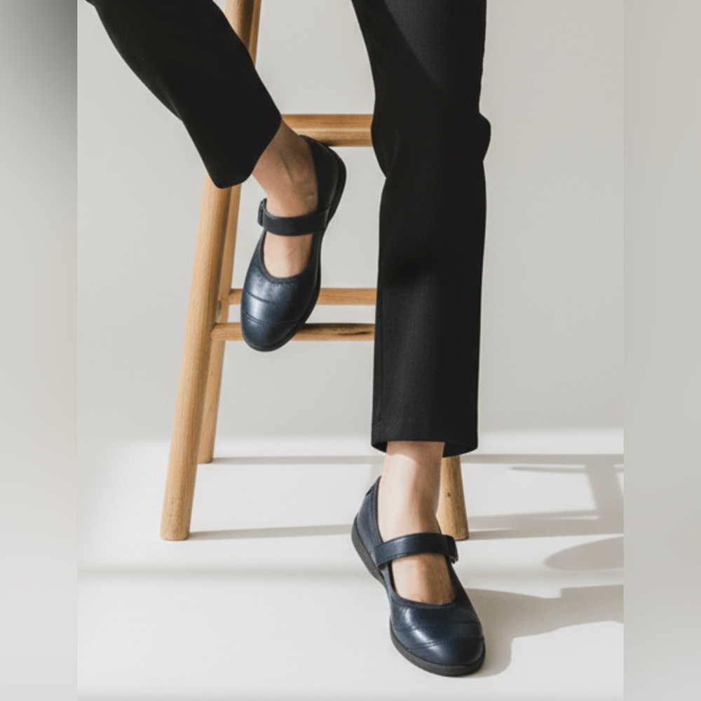 Hush Puppies Navy Blue Women's Mary Jane Leather Flats - Size 6